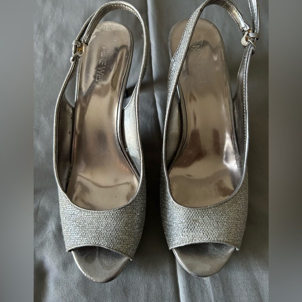 Shoes, ladies, nine W. size 9, medium